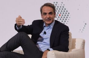 ΣΥΖΗΤΗΣΗ ΤΟΥ ΠΡΩΘΥΠΟΥΡΓΟΥ ΚΥΡΙΑΚΟΥ ΜΗΤΣΟΤΑΚΗ ΜΕ ΤΟΝ PASCAL BRUCKNER (ΓΙΑΝΝΗΣ ΠΑΝΑΓΟΠΟΥΛΟΣ/EUROKINISSI)