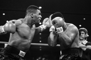 Η νύχτα που ο Μάικ Τάισον έχτισε το μύθο του νικώντας σε δύο γύρους τον Τρέβορ Μπέρμπικ
