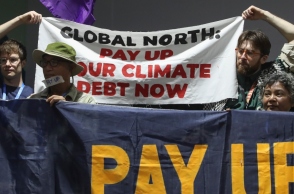 Ακτιβιστές διαδηλώνουν