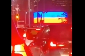 δρομος, αυτοκίνητα, κίνηση, φώτα, ουκρανική σημαία