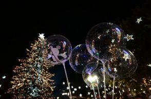  ΦΩΤΑΓΩΓΗΣΗ ΤΟΥ ΧΡΙΣΤΟΥΓΕΝΝΙΑΤΙΚΟΥ ΔΕΝΤΡΟΥ ΣΤΗΝ ΠΛΑΤΕΙΑ ΣΥΝΤΑΓΜΑΤΟΣ (ΤΑΤΙΑΝΑ ΜΠΟΛΑΡΗ/EUROKINISSI)