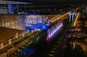 Τα Χριστούγεννα έφτασαν στο ΚΠΙΣΝ: Μεταμορφώθηκε σε ένα φωτεινό τόπο γιορτής