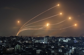 εκρήξεις πάνω απο πόλη