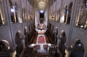 Αναγεννήθηκε από τις στάχτες της και ξαναέγινε εντυπωσιακή - H Παναγιά των Παρισίων άνοιξε τις πύλες της