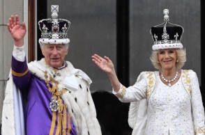 Ο βασιλιάς Κάρολος μαζί με την βασίλισσα Καμίλα την ημέρα της στέψης