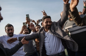 Κάτοικοι της Συρίας πανηγυρίζουν την πτώση του καθεστώτος Άσαντ