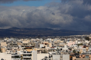 Πολυκατοικίες, ουρανος, συννεφα