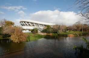 Σε «λίμνη» μετατράπηκε ο περιβάλλοντας χώρος του ΣΕΦ