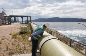 εργοστασιο, θαλασσα, εργατης, νησι, ουρανος, σωληνες