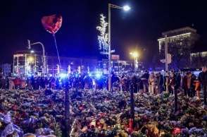 λουλουδια, κερια, κοσμος, δρομος