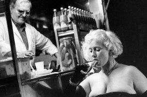 Χέλμουτ Νιούτον: Όλες οι θρυλικές φωτογραφίες από την πόλη που τον σημάδεψε, το Βερολίνο