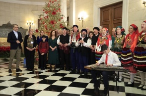 Πρωτοχρονιάτικα κάλαντα στον πρωθυπουργό Κυριάκο Μητσοτάκη στο Μέγαρο Μαξίμου