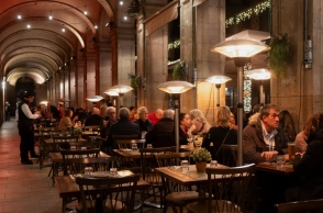 καφετερια, τραπεζακια, κοσμος