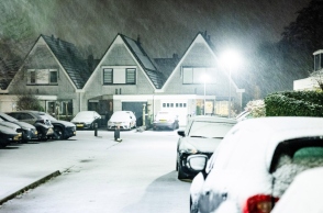 χιονια, δρομος, οχηματα, δεντρα