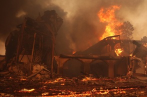 Explainer: Η ασυνήθιστα ισχυρή δύναμη πίσω από τις αποκαλυπτικές πυρκαγιές στο Λος Άντζελες