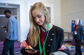 Έλον Μασκ: Η influencer που είναι τα «αυτιά και τα μάτια» του στην Γερμανία