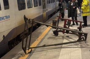 τρενο, σταθμος, μηχανηματα, επιβατες