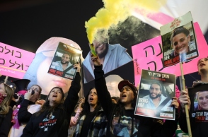 διαδηλωτες, καπνογονα, αφισες