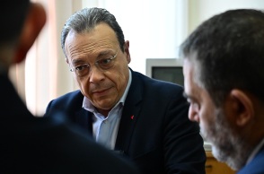 Φάμελλος: Ο ΣΥΡΙΖΑ καταθέτει τροπολογία για 13ο και 14ο μισθό στο Δημόσιο