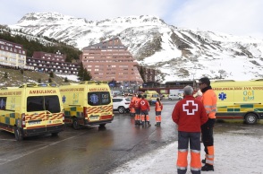 Ισπανία: «Ήταν σαν να κάνουμε ελεύθερη πτώση» - Σοβαρά 17 τραυματίες από το ατύχημα στο χιονοδρομικό 
