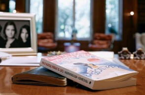 Μητσοτάκης για το βιβλίο του Δ. Σαββόπουλου: Δυσκολεύομαι να το αφήσω από τα χέρια μου