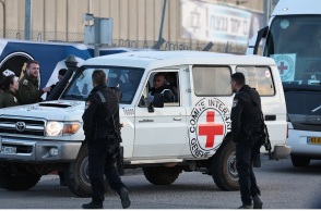 Γάζα: Βίντεο από την στιγμή της παράδοσης των ομήρων από τη Χαμάς