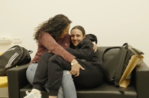 Ισραηλινές όμηροι μετά την απελευθέρωσή τους