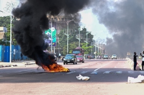 διαδηλώσεις, φωτιες στους δρομους