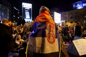 διαδηλωτες, σημαιες