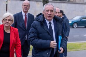 Γαλλία: Σε deja vu η χώρα καθώς η κυβέρνηση Μπαϊρού κινδυνεύει με κατάρρευση