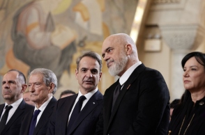 Ο Κυριάκος Μητσοτάκης και ο Έντι Ράμα στην κηδεία του Αρχιεπίσκοπου Αναστάσιου