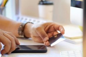 χερια, κινητο, πιστωτικ καρτα, λαπτοπ