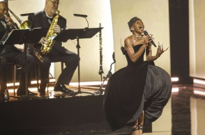 Grammy 2025: Η Σίνθια Ερίβο δεν μπορούσε να βρει τη θέση της και τη μοιράστηκε με την Τέιλορ Σούιφτ