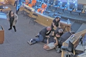 δικαστηριο, κοσμος παλευει