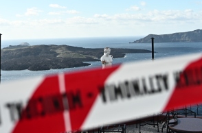 νησι, σπιτια, θαλασσα, κοκκινη κορδελα στυνομιας