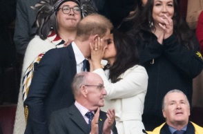 Μέγκαν Μάρκλ: Το παθιασμένο φιλί στον πρίγκιπα Χάρι, στον απόηχο των δηλώσεων του Ντόναλντ Τραμπ