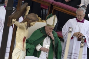 Ιταλία: O πάπας Φραγκίσκος διέκοψε την ομιλία του λόγω βρογχίτιδας