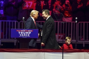 Τραμπ: Συνεχίζει να πλέκει το εγκώμιο του Μασκ – Θα βρει σπατάλες δισεκατομμυρίων στο Πεντάγωνο