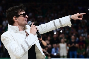 Ο τραγουδιστής Νίνο