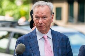 Ο πρώην επικεφαλής της Google Έρικ Σμιντ εκφράζει φόβους ότι η τεχνητή νοημοσύνη θα μπορούσε να χρησιμοποιηθεί από τρομοκράτες - Ζητά κυβερνητική εποπτεία