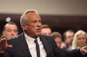 Ρόμπερτ Κένεντι Τζούνιορ: Και επίσημα υπουργός Υγείας ο αντιεμβολιαστής και θεωρητικός συνομωσιών 