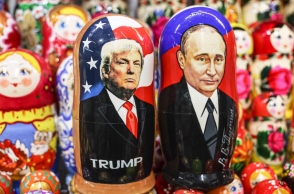 Τραμπ και Πουτιν, κουκλες, παιχνιδια, βιτρινα