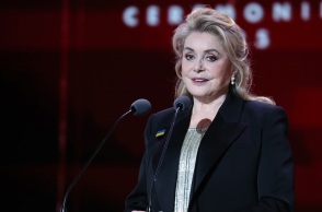 Κατρίν Ντενέβ: Εξέφρασε ξανά την υποστήριξή της στην Ουκρανία στα βραβεία Σεζάρ