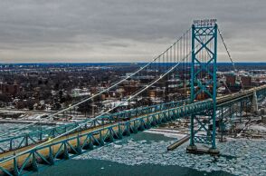 Kαναδάς: Κυβερνήτης απειλεί με διακοπή ρεύματος τρεις πολιτείες λόγω των δασμών του Τραμπ