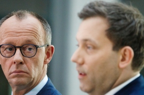 Ο πρόεδρος του CDU, Φρίντριχ Μερτς με τον ομόλογό του στο SPD, Λαρς Κλινγκμπάιλ