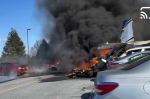 αεροσκαφος, συντρίμμια, φλογες, οχηματα