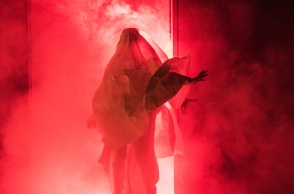 Ο Γιάννης Χουβαρδάς σκηνοθετεί τον Χορό του Θανάτου στο Μέγαρο