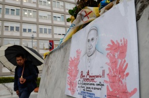 Ακτινογραφία θώρακος επιβεβαίωσε τη βελτίωση της κατάστασης του πάπα Φραγκίσκου