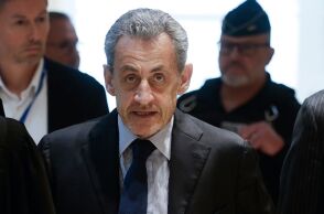 Γαλλία: Ποινή κάθειρξης επτά ετών ζητούν οι εισαγγελείς να επιβληθεί στον πρώην πρόεδρο Νικολά Σαρκοζί για τη χρηματοδότηση της εκστρατείας του από τη Λιβύη