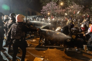 αστυνομικοι, διαδηλωτες, συγκρουση